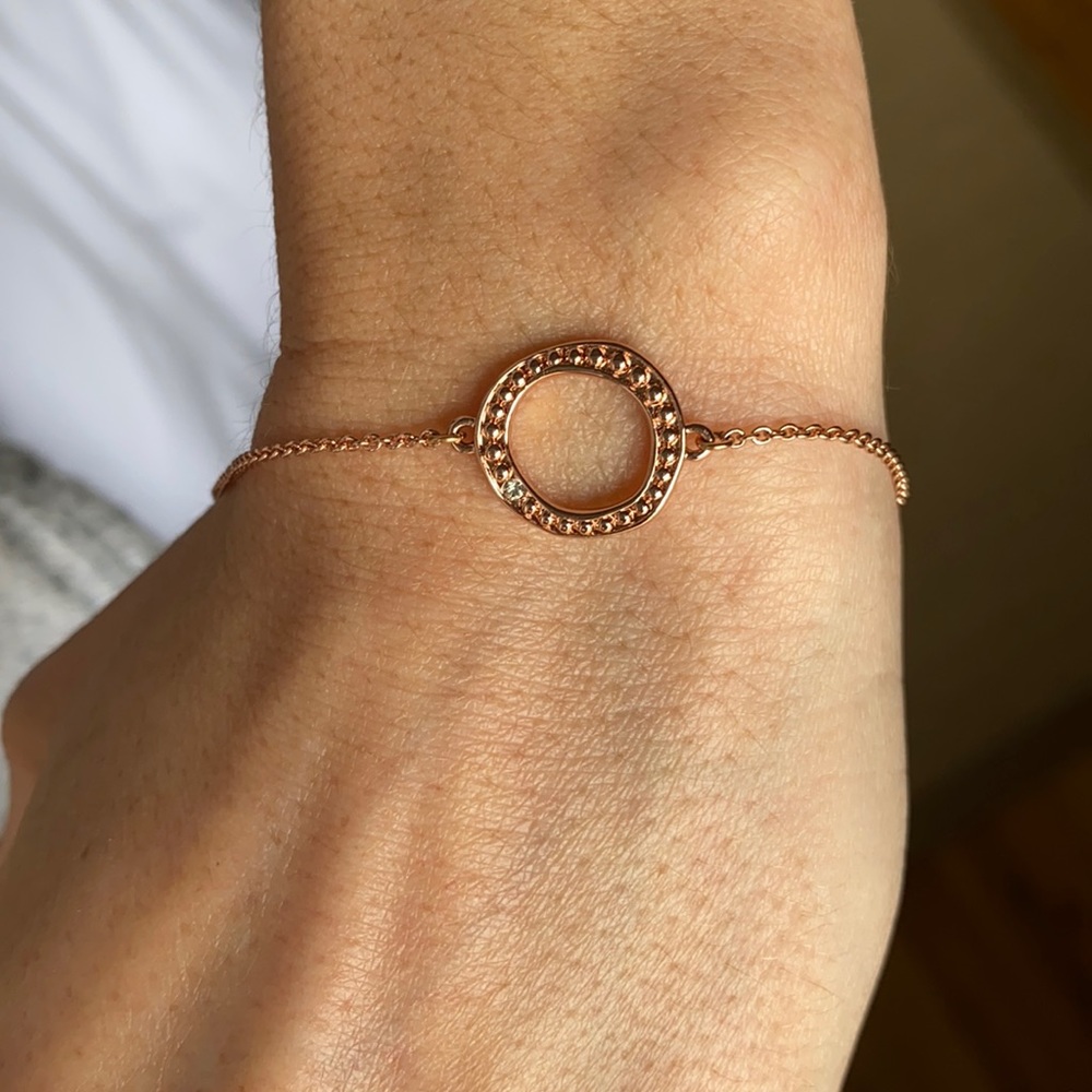 ROSE GOLD CIRCLE CHARM BRACELET W/ CRYSTAL